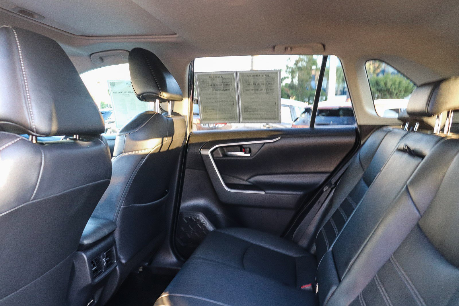 Used 2021 Toyota RAV4 XLE Premium image 19