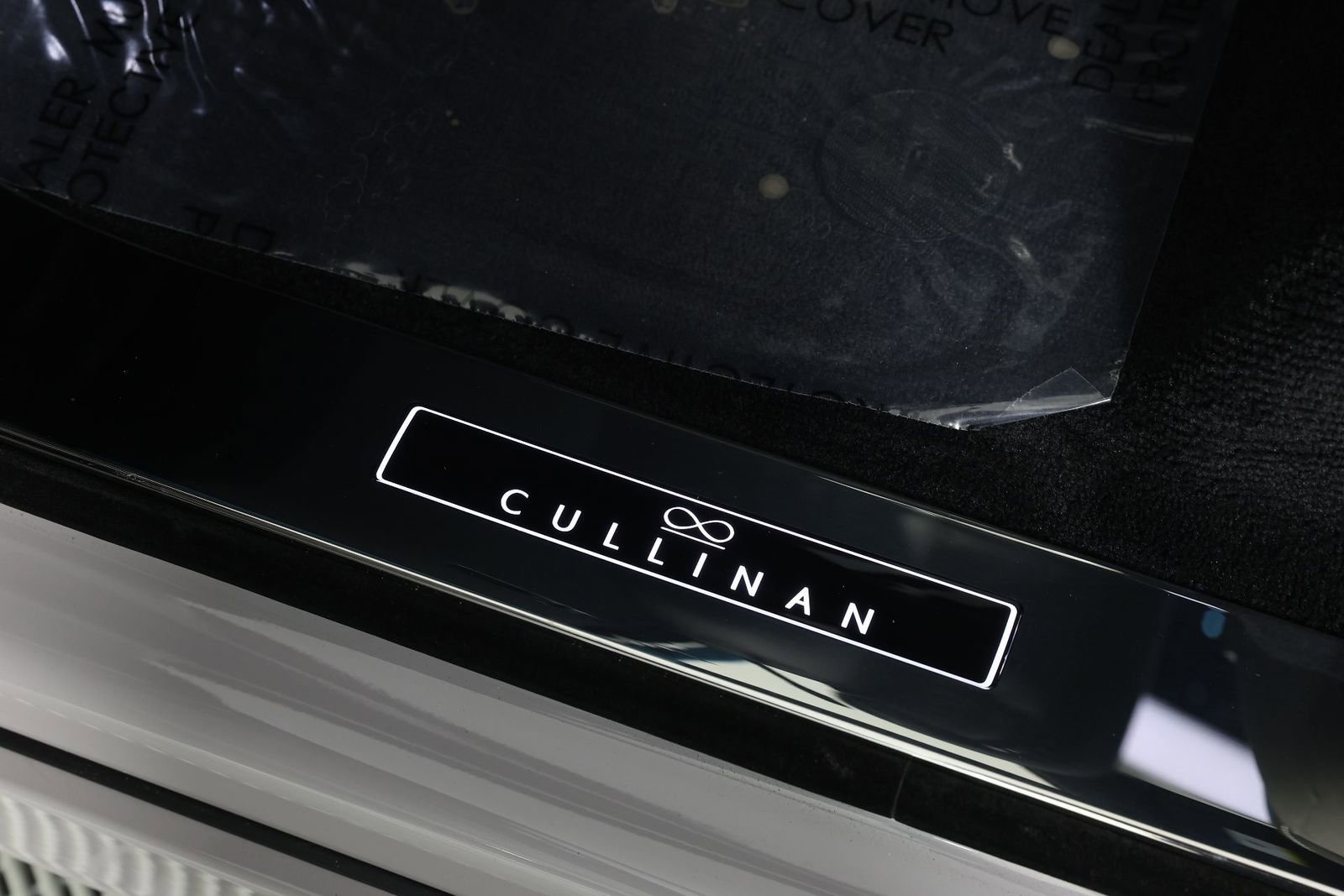 New 2026 Rolls-Royce Cullinan Black Badge image 33