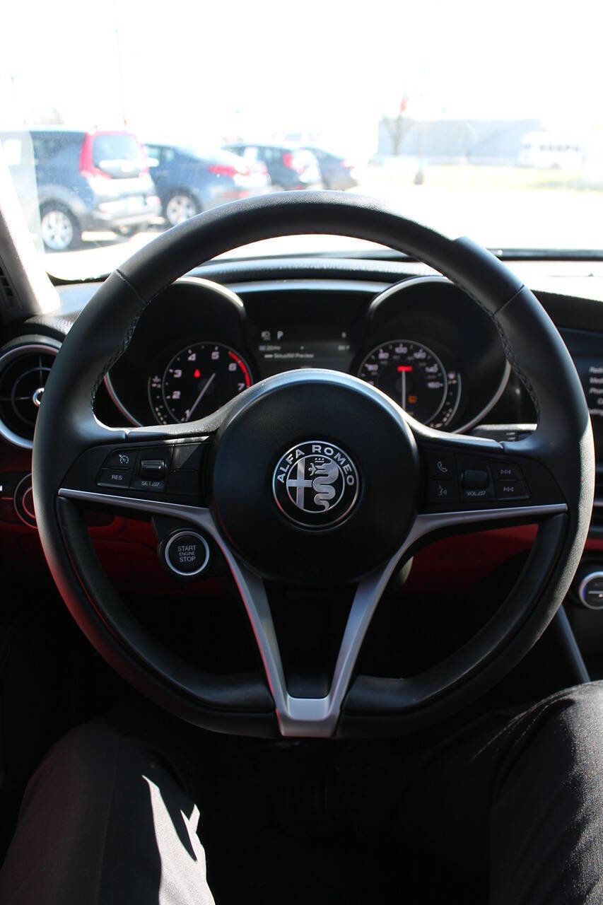 Used 2019 Alfa Romeo Giulia Ti w/ Nero Edizione image 26