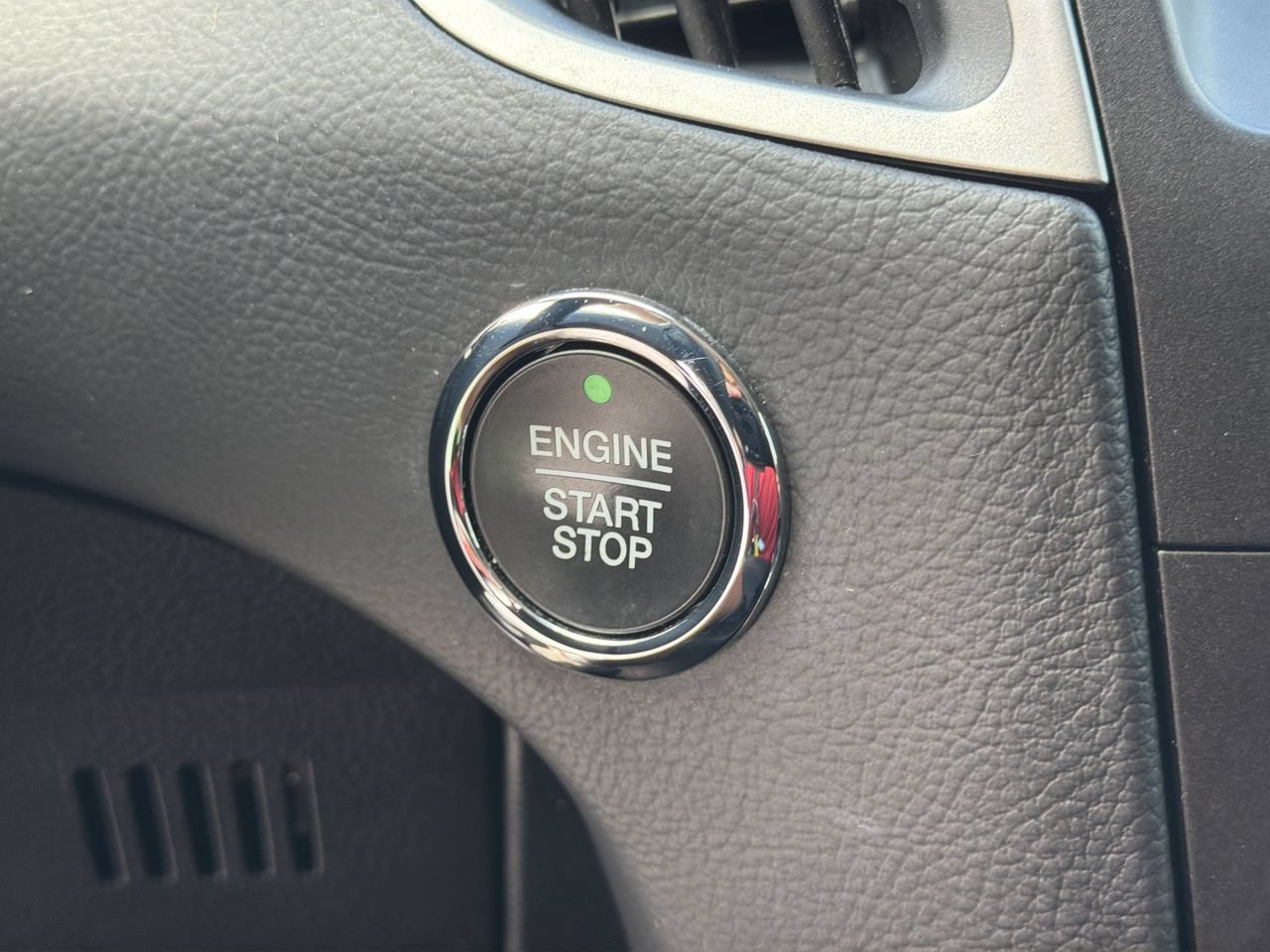 Used 2020 Ford Edge SEL w/ Cargo Accessory Package FWD image 30