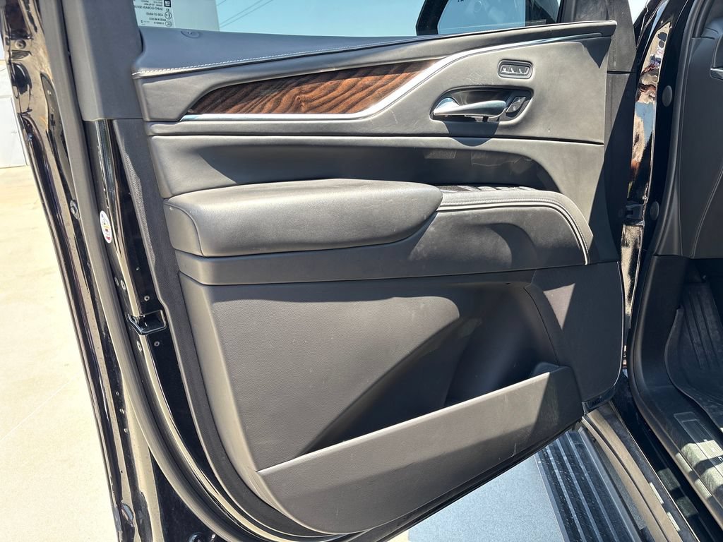Used 2022 Cadillac Escalade Sport Platinum w/ LPO, ONYX Package AWD/4WD image 14