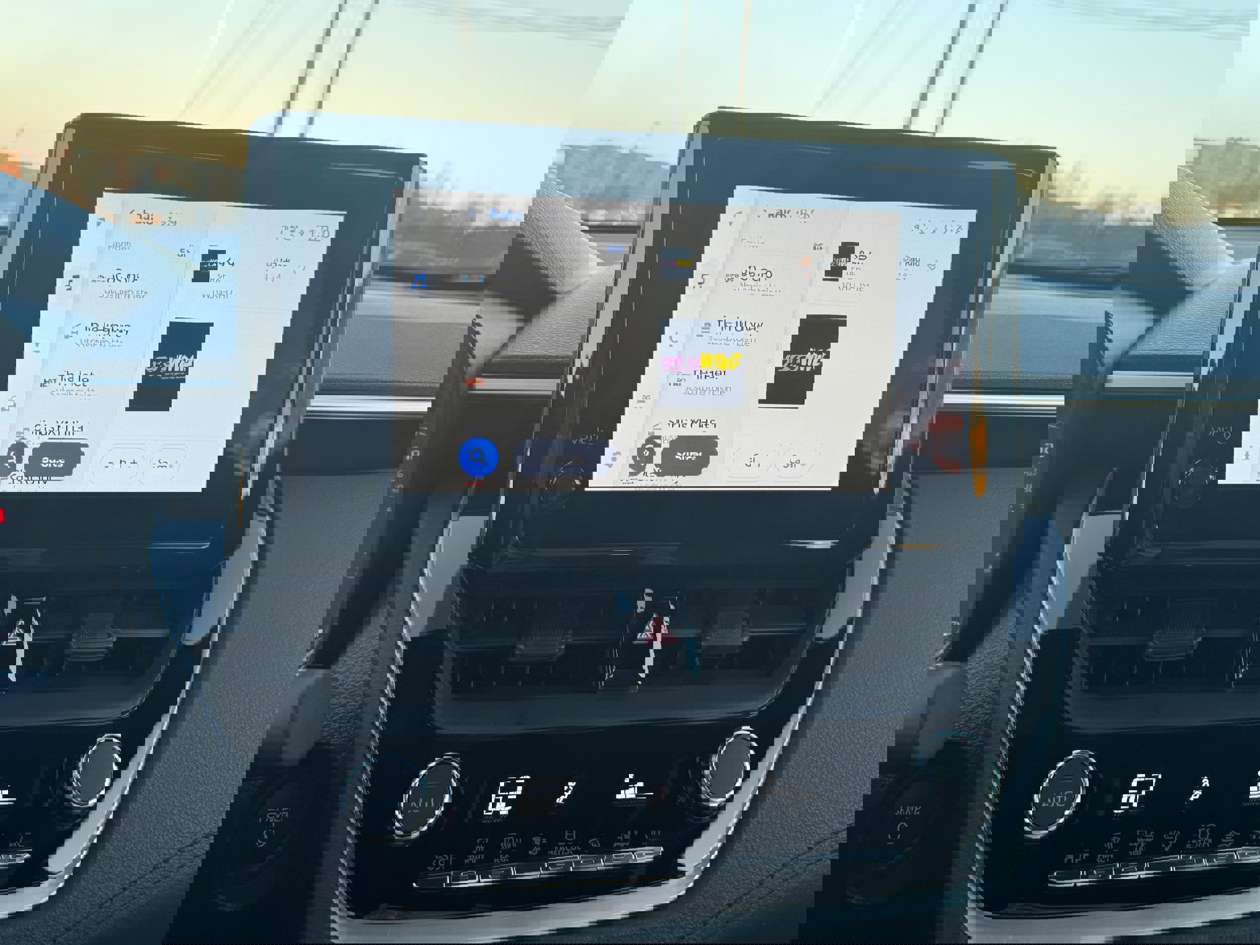 Used 2025 Toyota Corolla Cross AWD Hybrid image 19