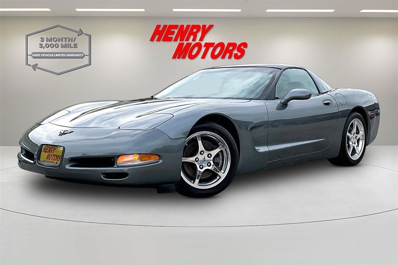 Used 2004 Chevrolet Corvette Coupe w/ Roof Package RWD image 3