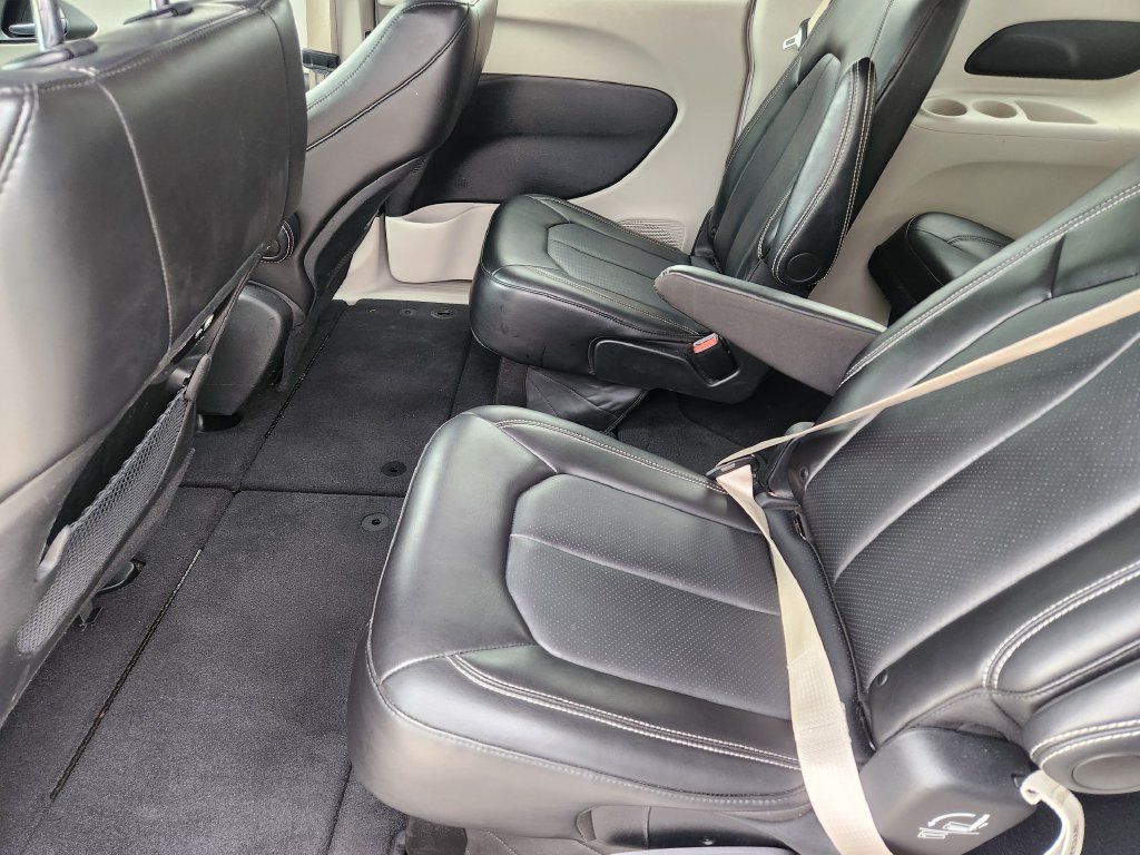 Used 2024 Chrysler Pacifica Touring-L FWD image 33