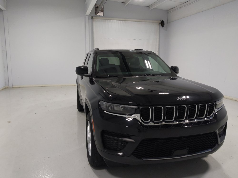 Used 2023 Jeep Grand Cherokee Laredo AWD/4WD image 14