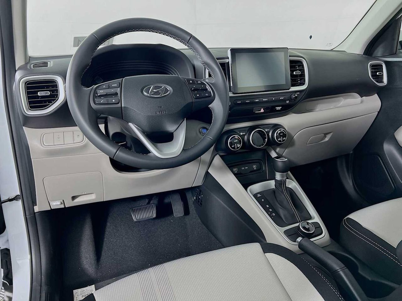 New 2025 Hyundai Venue SEL image 7