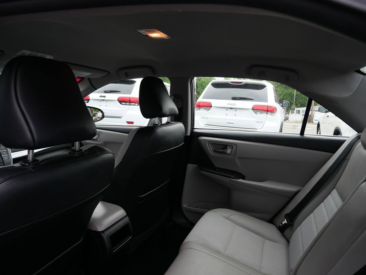Used 2017 Toyota Camry SE FWD image 21