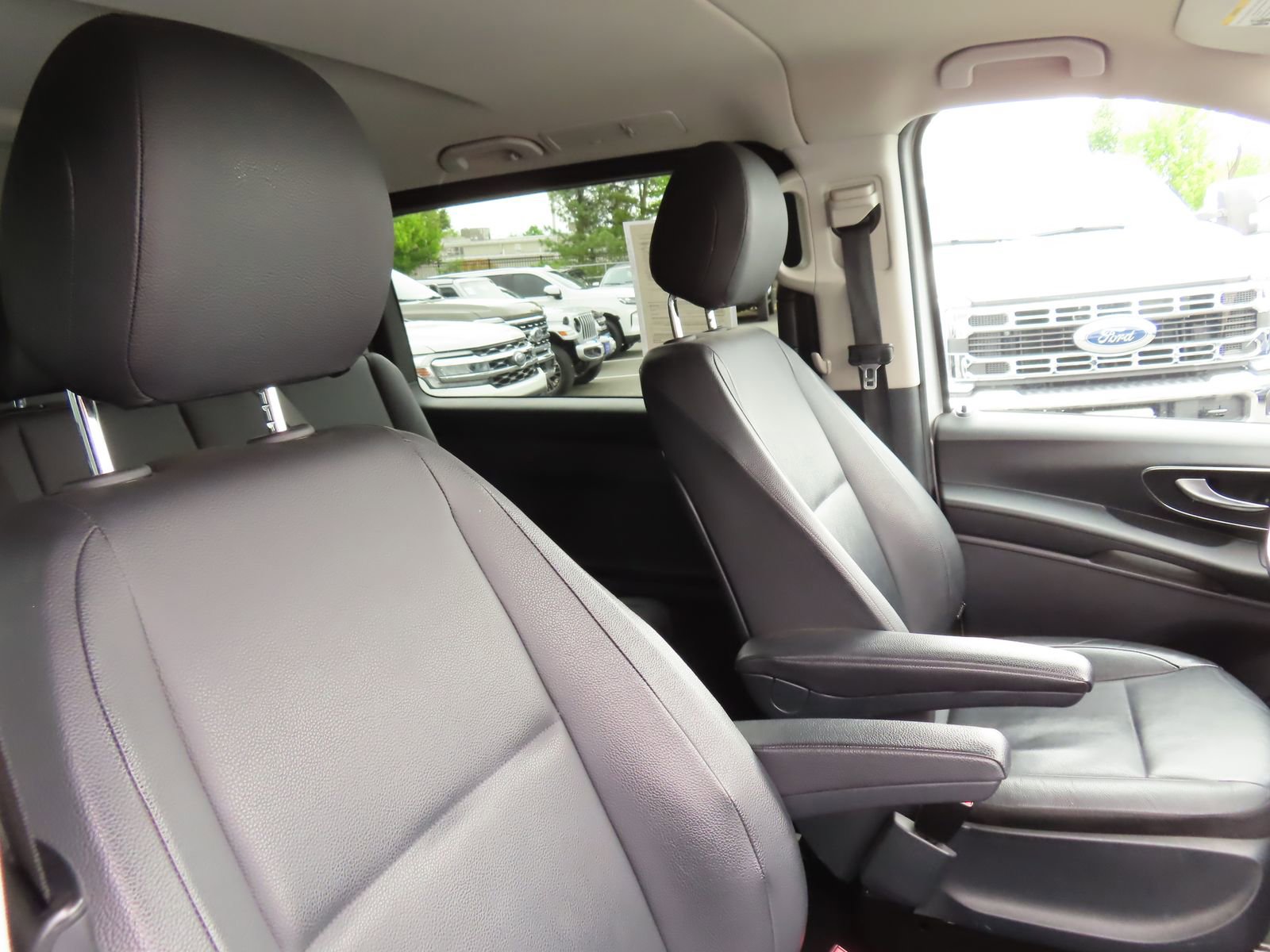 Used 2016 Mercedes-Benz Metris Passenger image 29