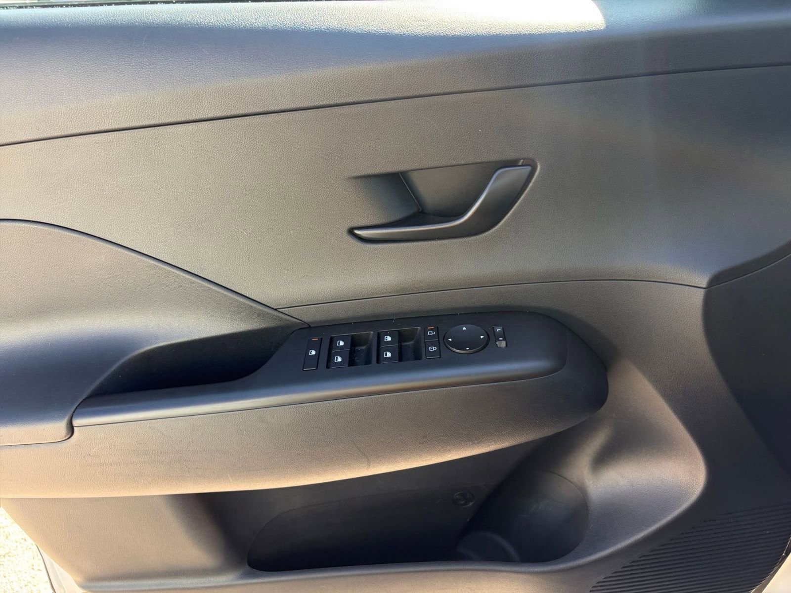 Used 2025 Hyundai Kona SEL image 18