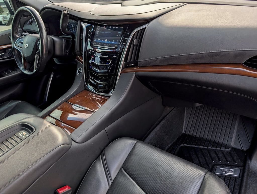 Used 2019 Cadillac Escalade ESV Premium Luxury w/ Escalade Sport Edition AWD/4WD image 35