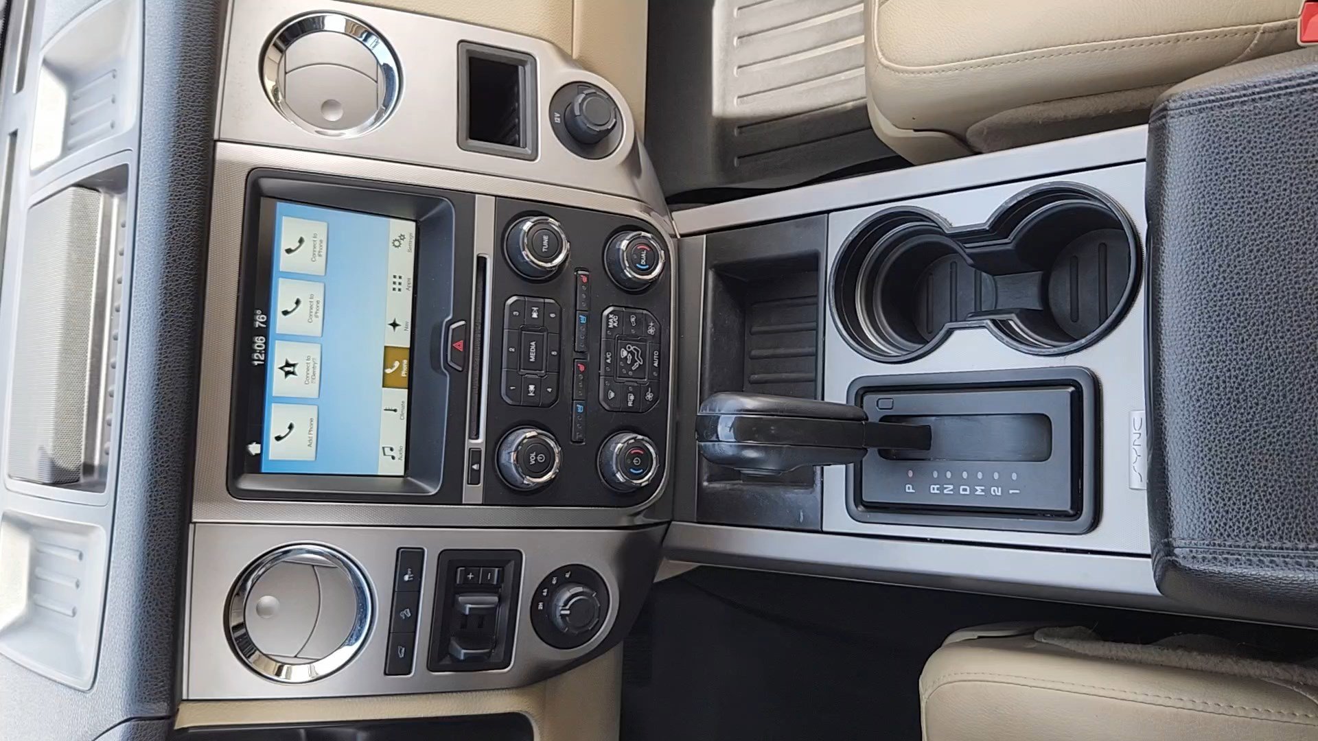 Used 2017 Ford Expedition XLT w/ Equipment Group 202A AWD/4WD image 14