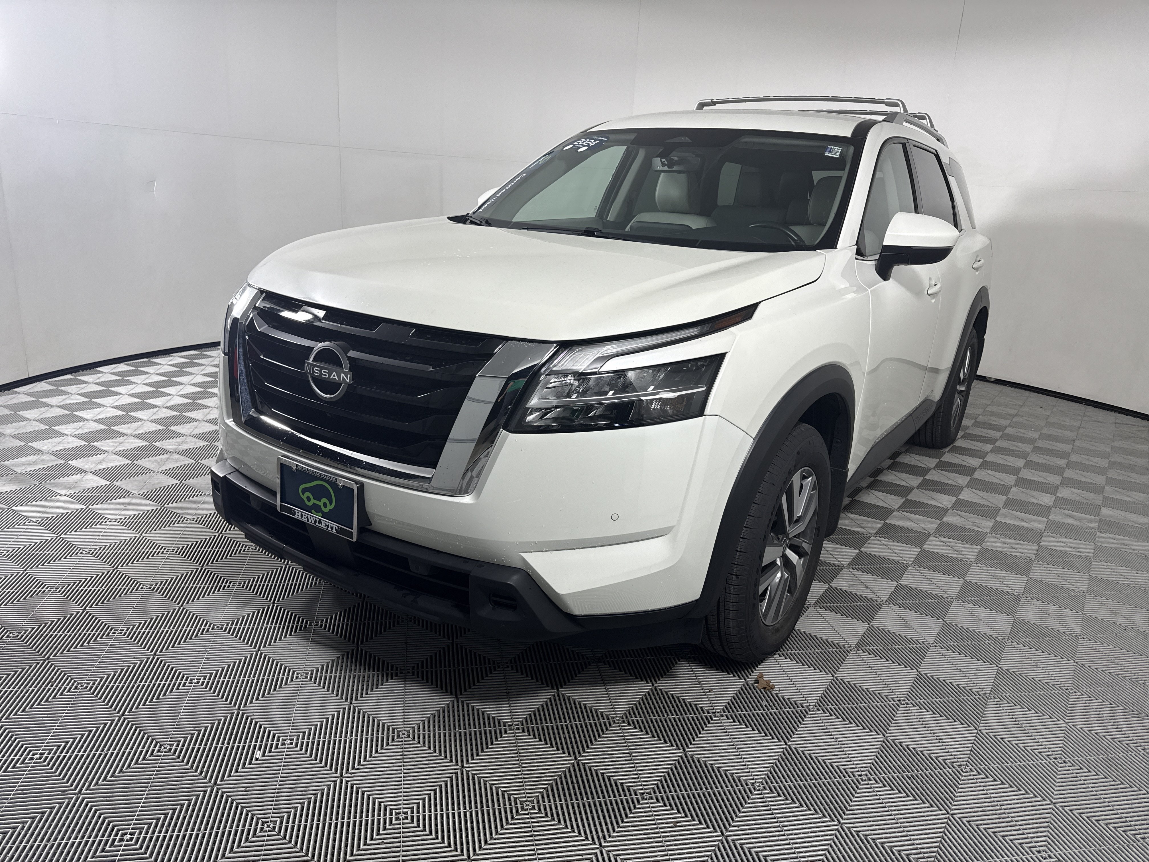 Used 2024 Nissan Pathfinder SL