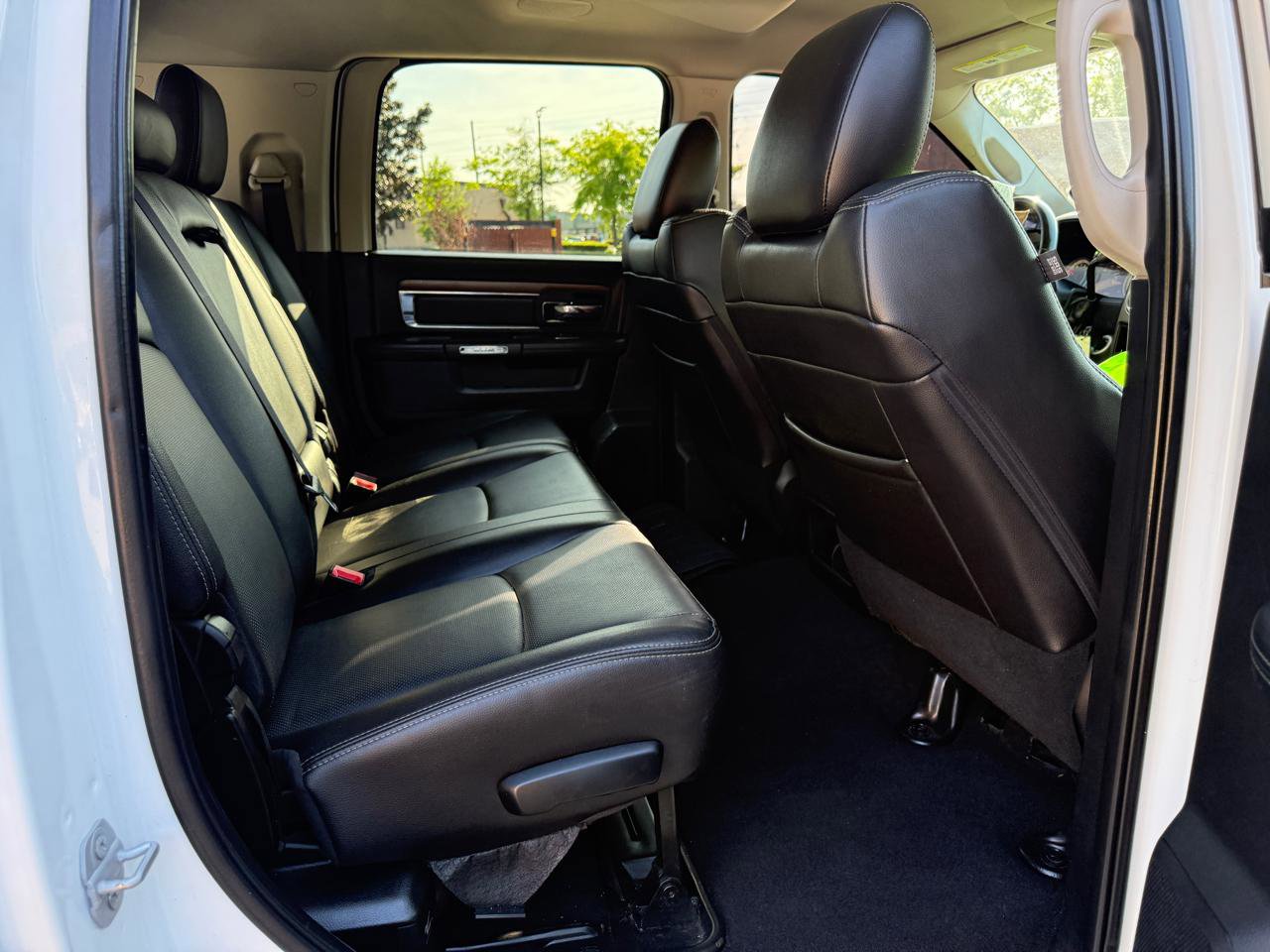 Used 2016 RAM 3500 Laramie RWD image 25