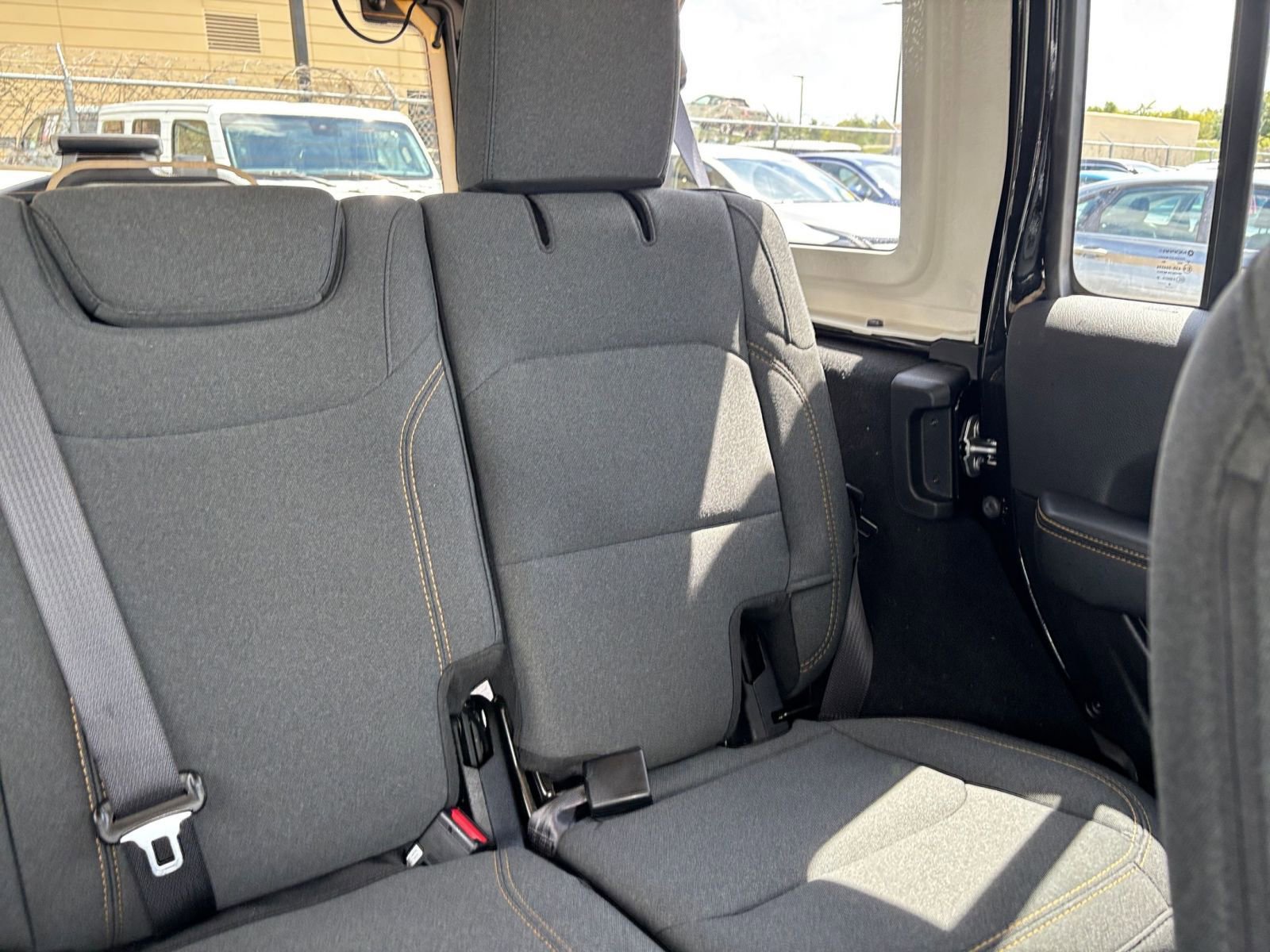 Used 2025 Jeep Wrangler Sahara image 36