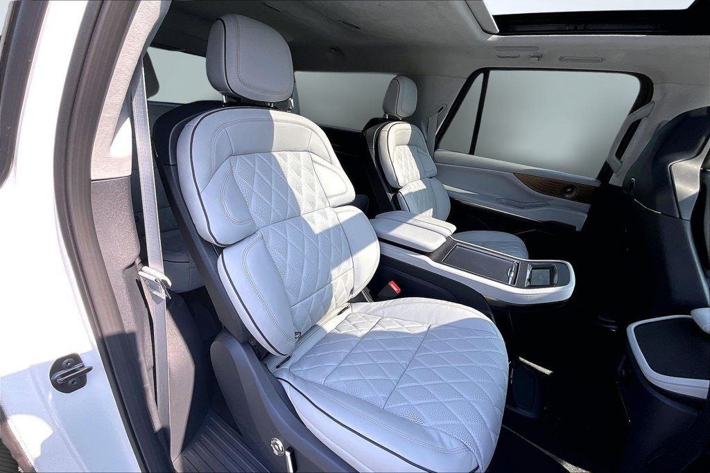 New 2027 Lincoln Navigator L Black Label AWD/4WD image 10