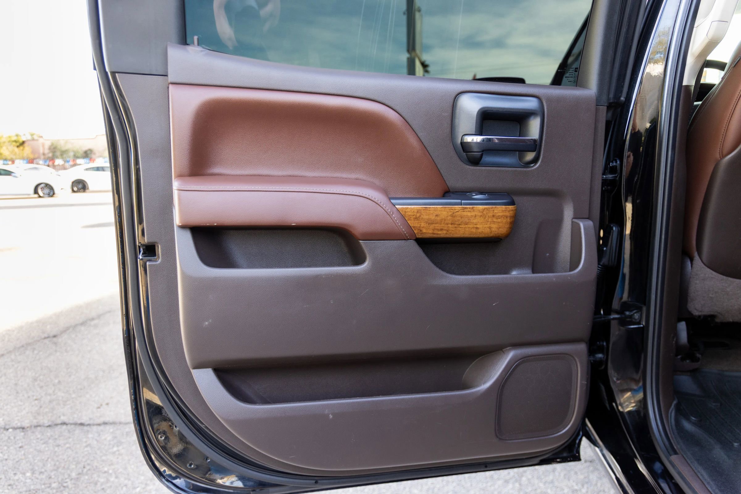 Used 2015 Chevrolet Silverado 1500 High Country image 13