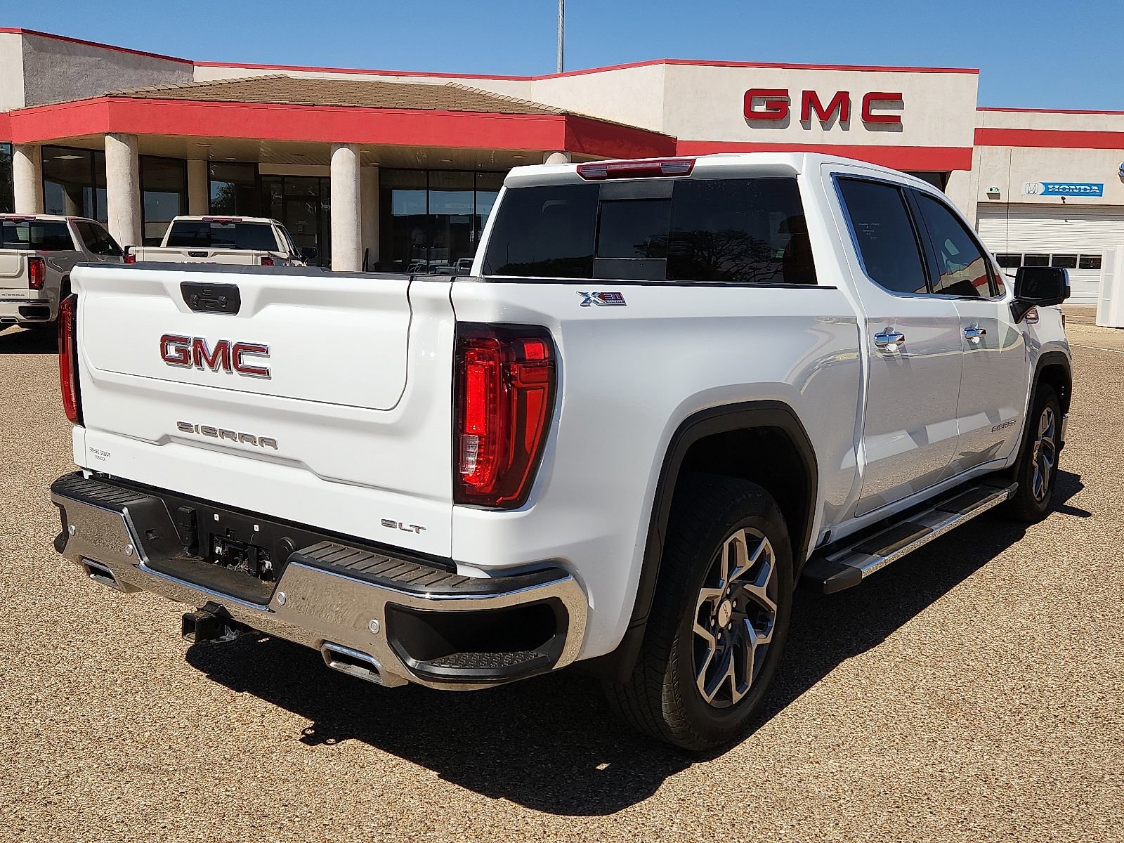 Used 2025 GMC Sierra 1500 SLT image 4