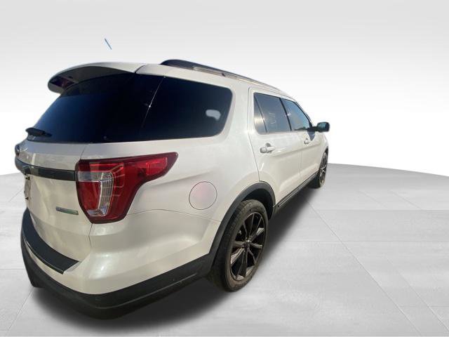 Used 2018 Ford Explorer XLT w/ Equipment Group 202A FWD image 14