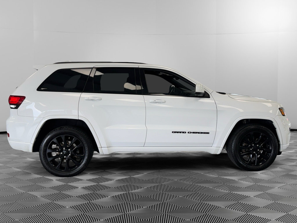 Used 2020 Jeep Grand Cherokee Altitude AWD/4WD image 9