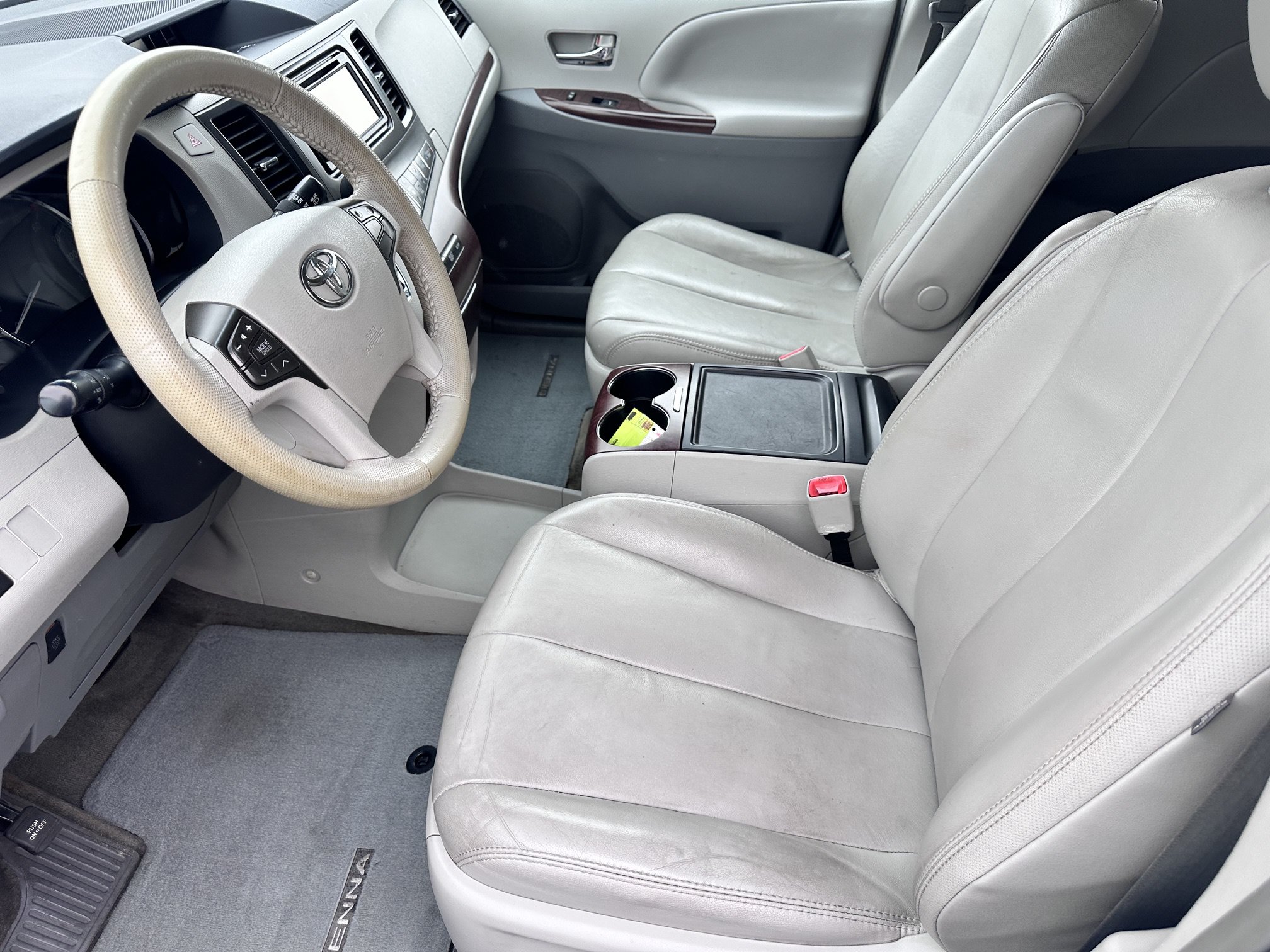 Used 2013 Toyota Sienna XLE w/ Entertainment Pkg FWD image 5