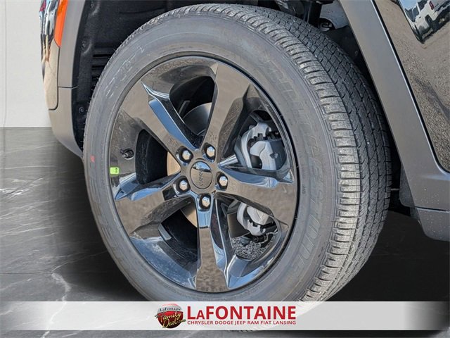 New 2025 Jeep Grand Cherokee Altitude image 32