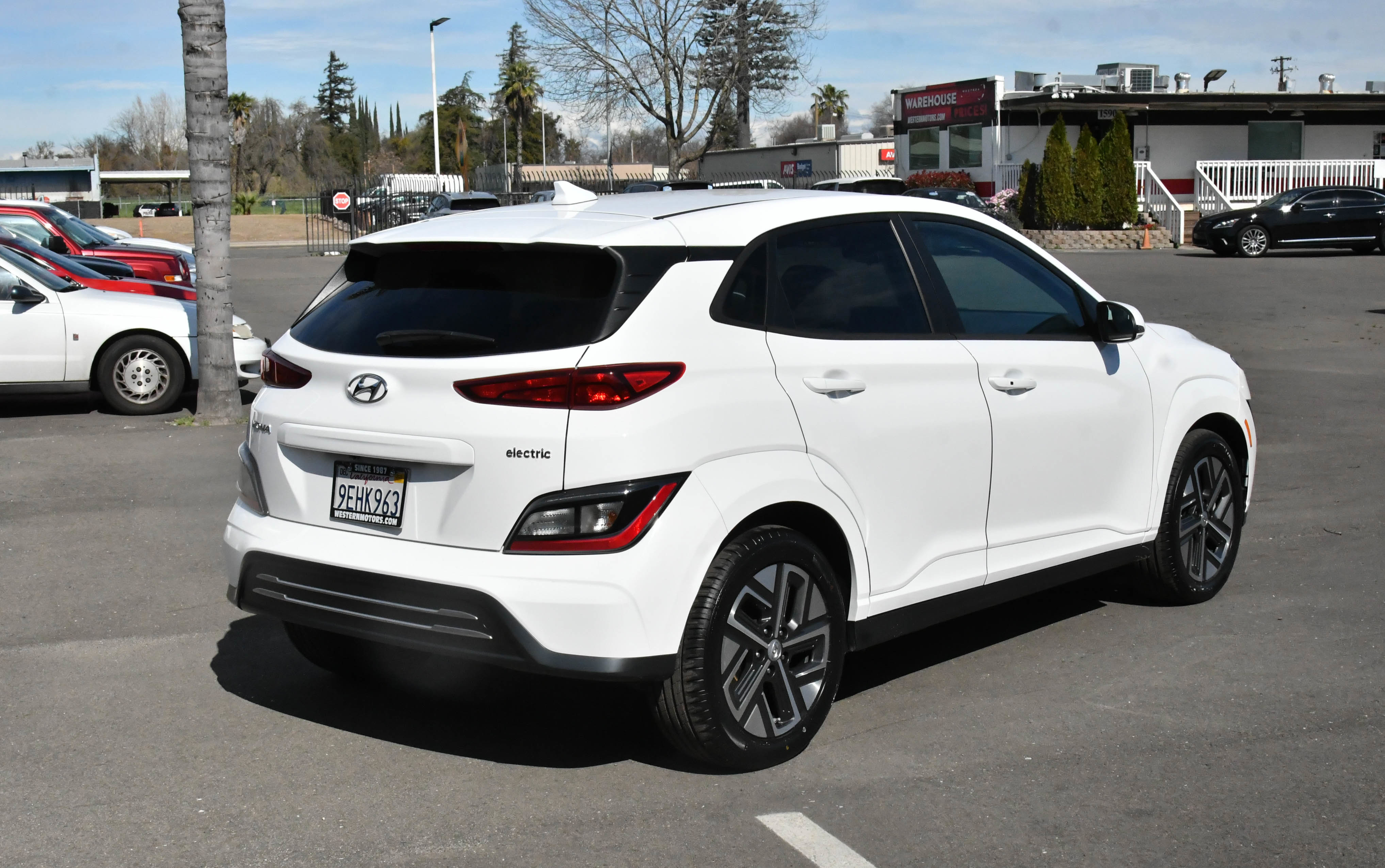 Used 2023 Hyundai Kona SE image 8