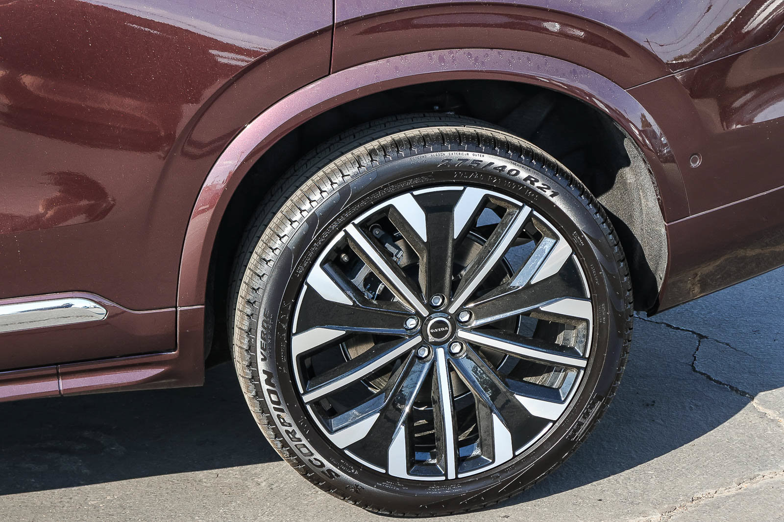 New 2026 Volvo XC90 B5 Plus w/ Protection Package Premier AWD/4WD image 8