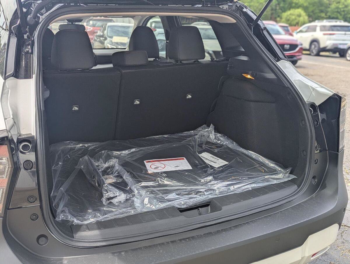 New 2026 Nissan Kicks SR w/ Cold Weather Package AWD/4WD image 25