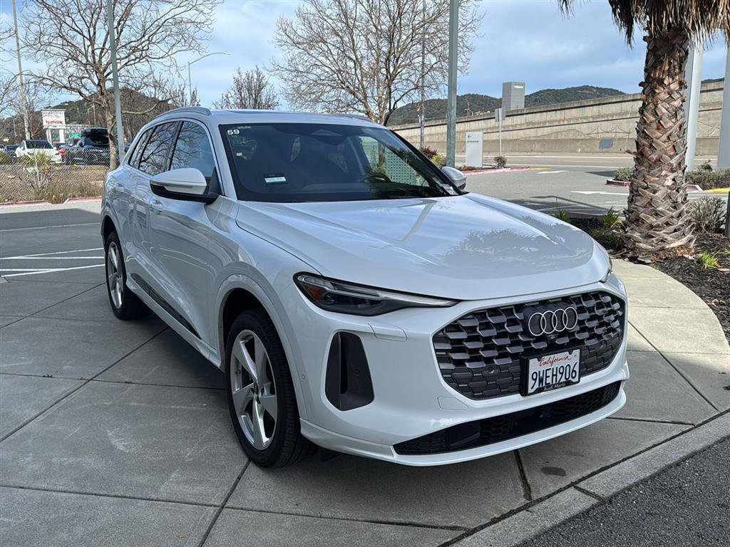 Used 2025 Audi Q5 Premium Plus w/ Premium Plus image 4