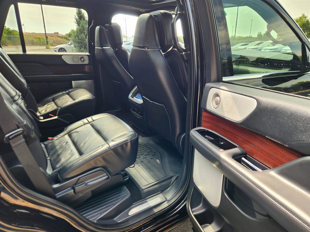 Used 2023 Lincoln Navigator Reserve image 18