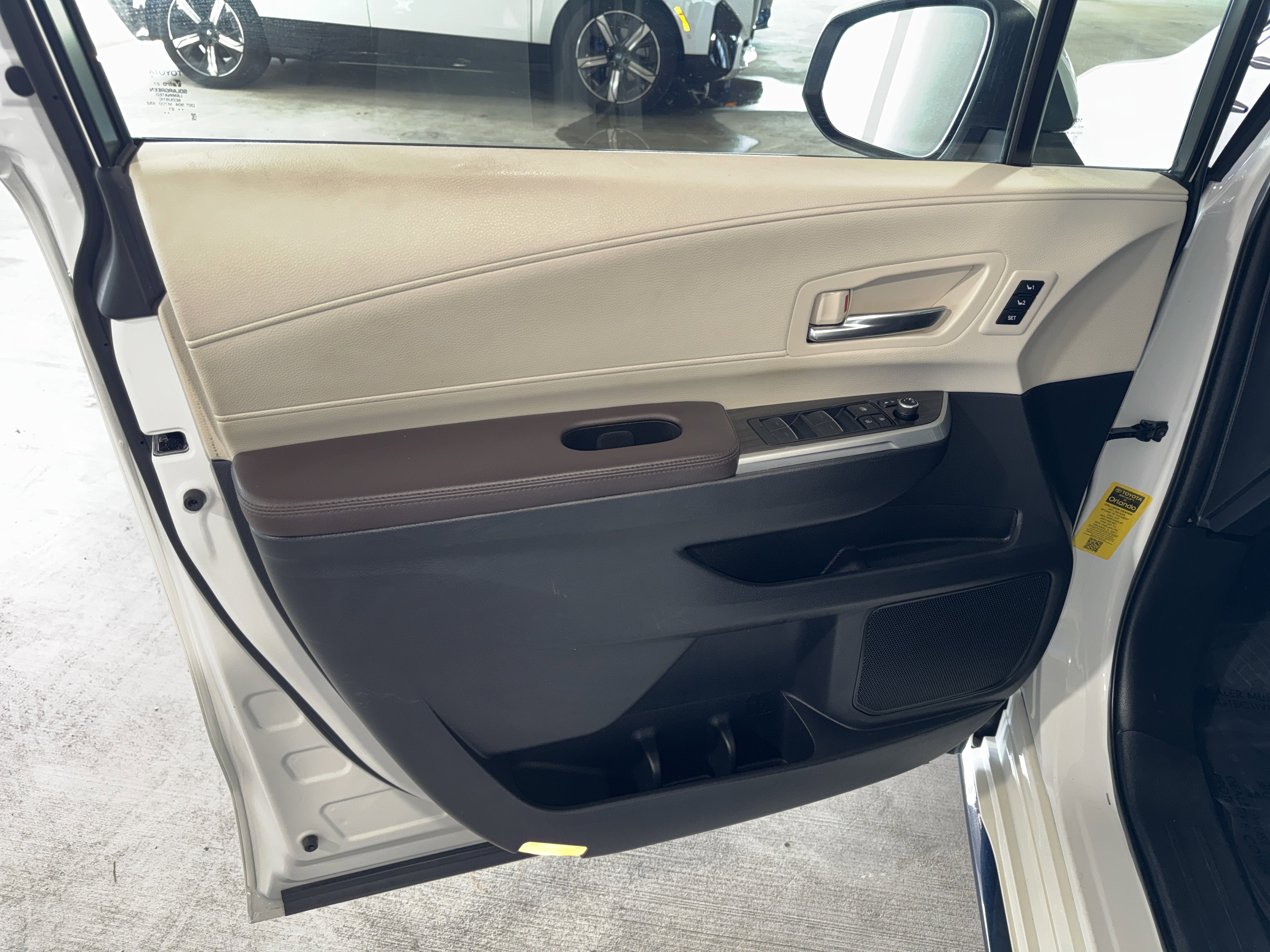 Used 2021 Toyota Sienna Platinum image 17