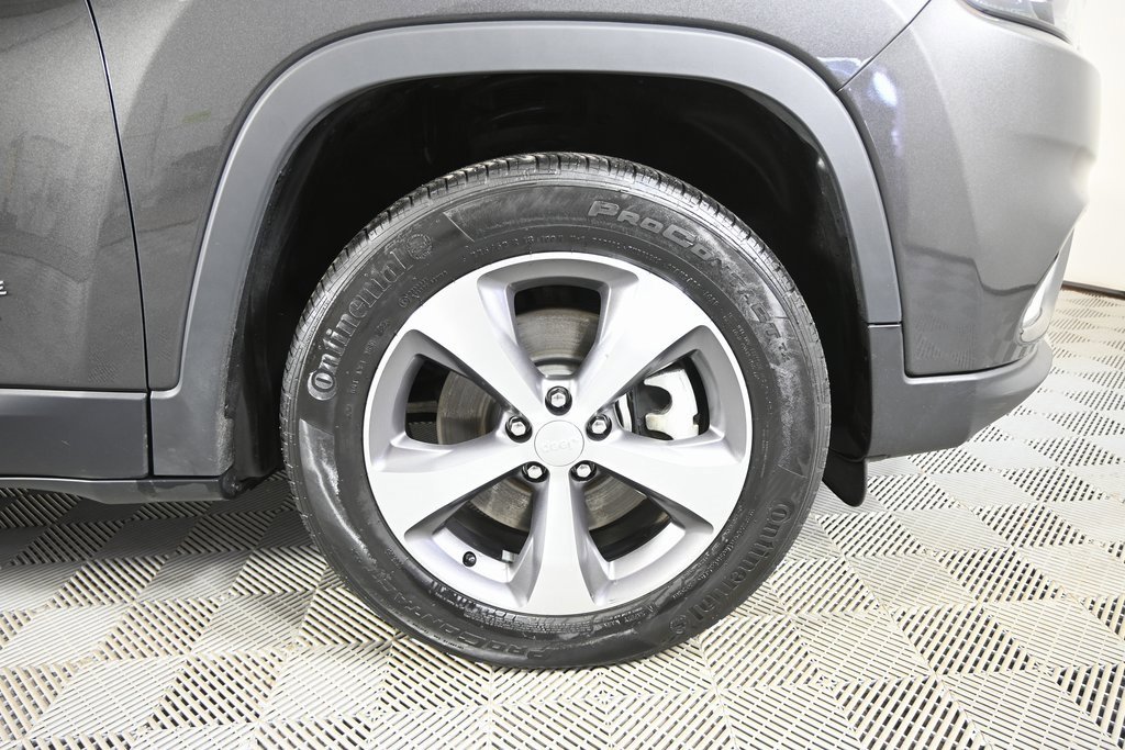 Used 2022 Jeep Cherokee Limited image 11