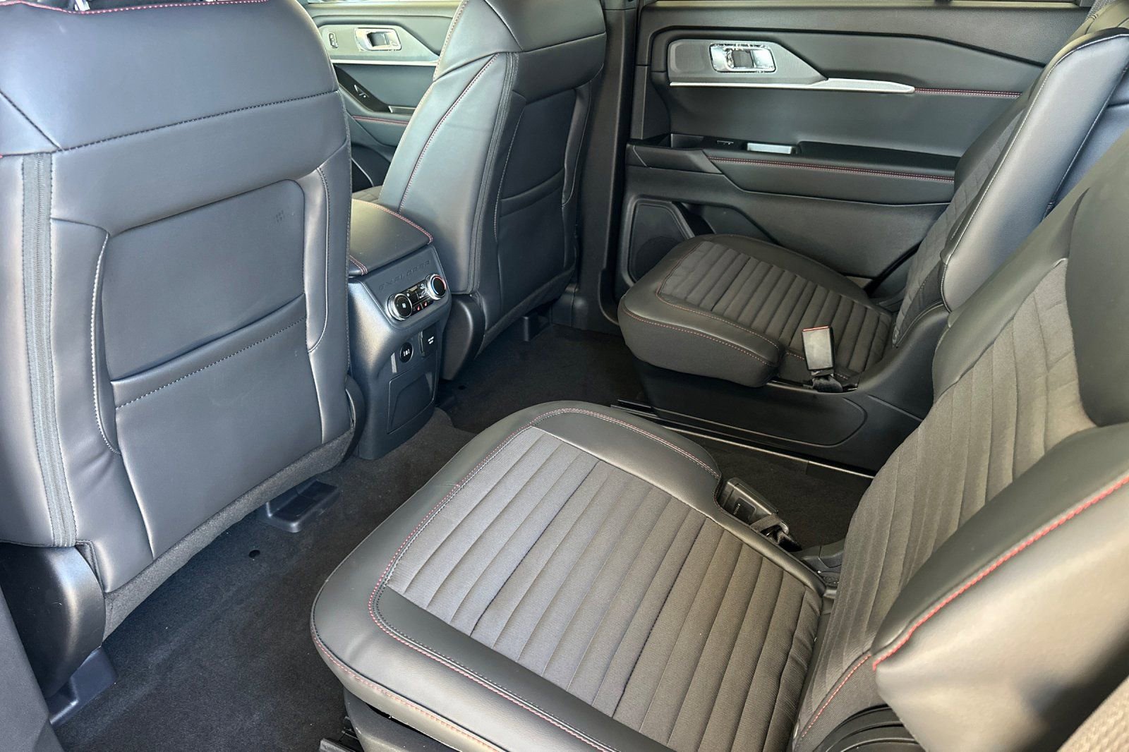 New 2026 Ford Explorer ST-Line w/ ST-Line Street Pack image 13