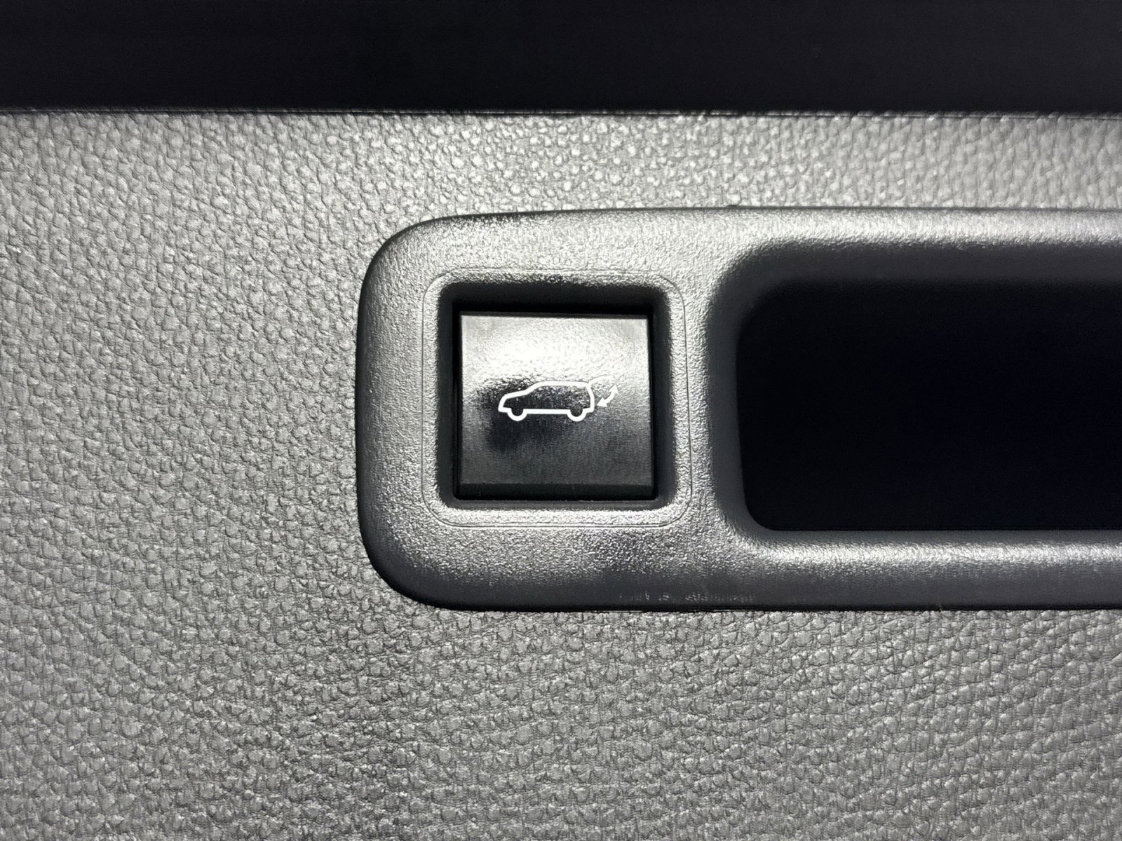 Used 2023 Toyota Highlander LE image 31