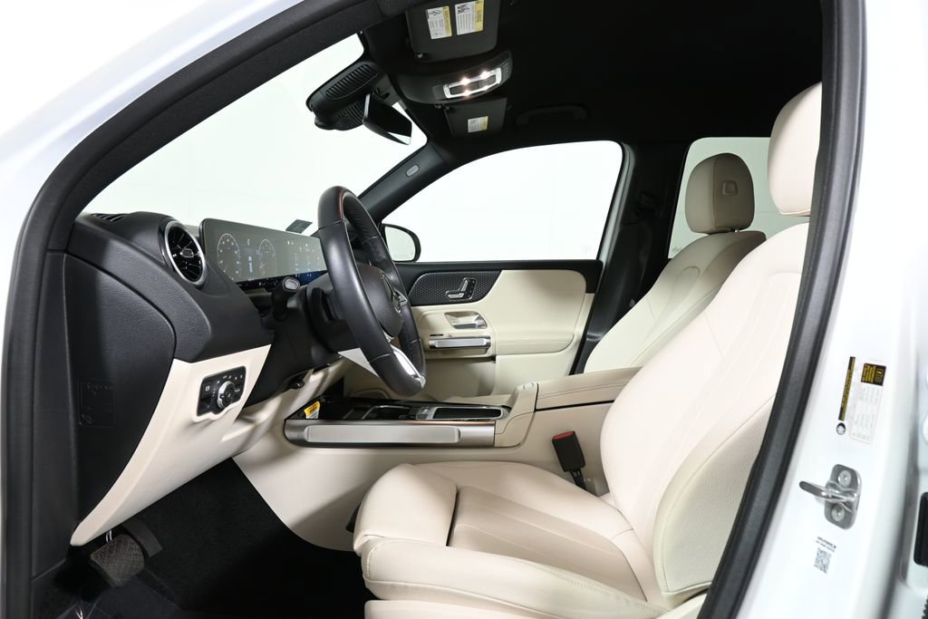 Used 2025 Mercedes-Benz GLB 250 4MATIC image 3