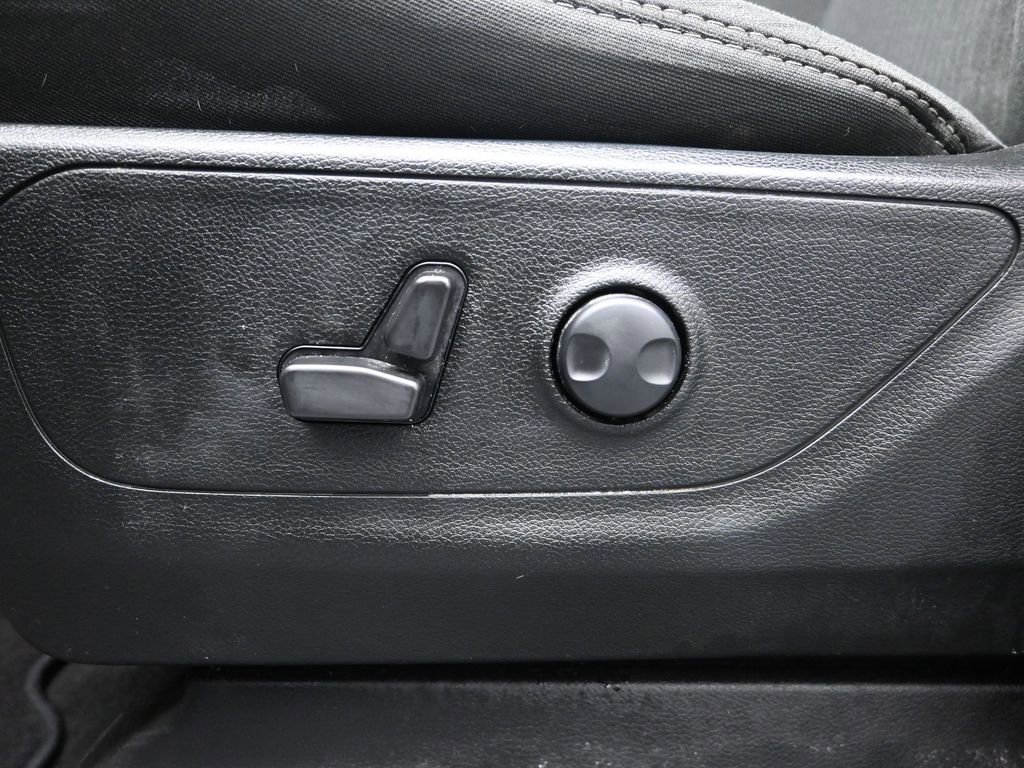 Used 2023 RAM 1500 Big Horn RWD image 13
