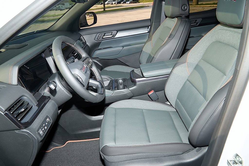New 2027 GMC Terrain AT4 w/ Technology Package II AWD/4WD image 24