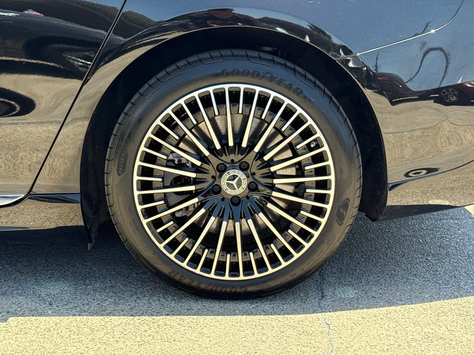 Used 2022 Mercedes-Benz EQS 580 4MATIC Sedan image 19