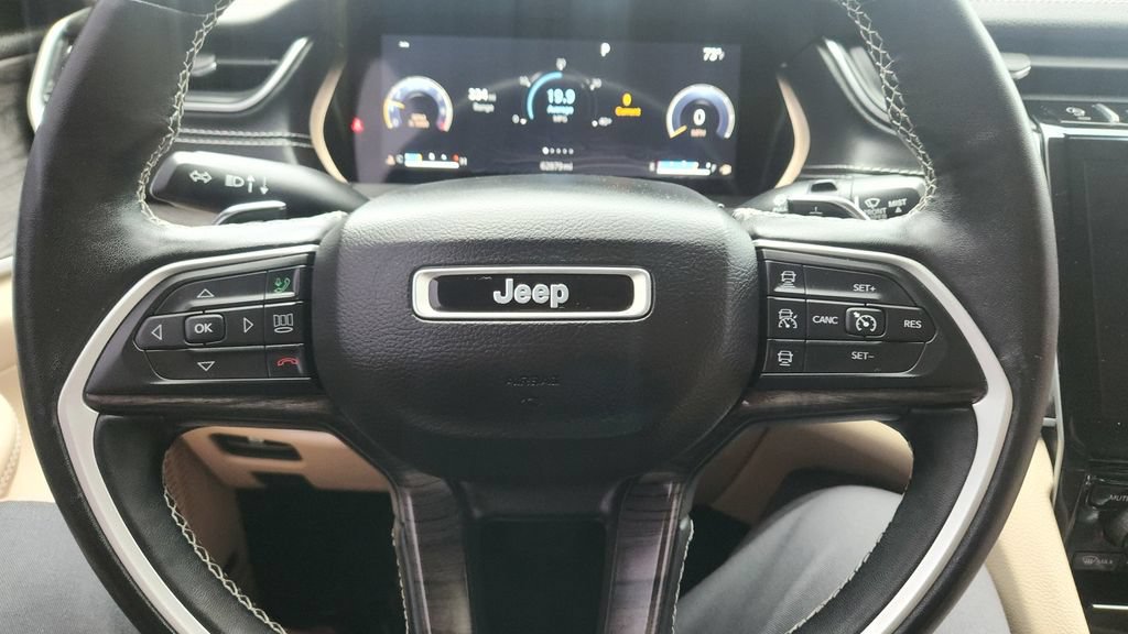 Used 2022 Jeep Grand Cherokee Limited AWD/4WD image 22