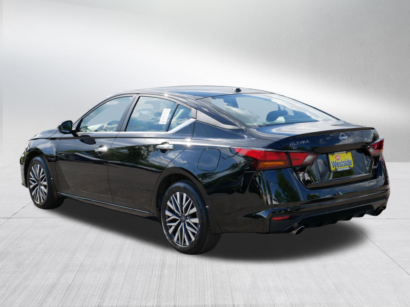 Used 2024 Nissan Altima 2.5 SV w/ SV Premium Package AWD/4WD image 5