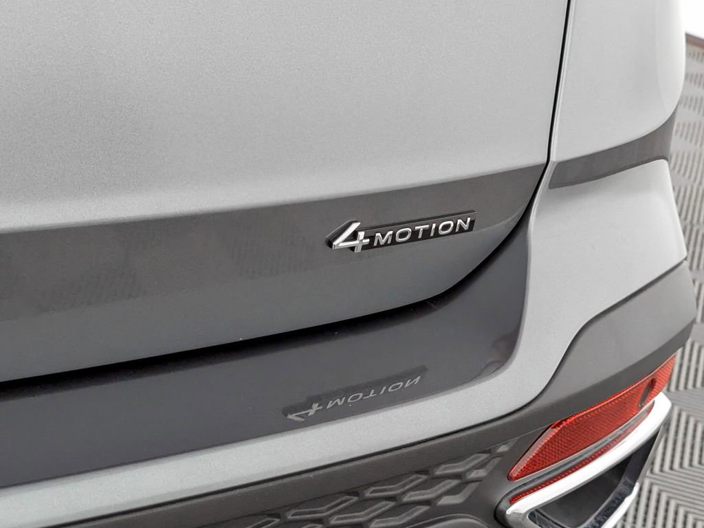 Used 2024 Volkswagen Taos SEL image 11