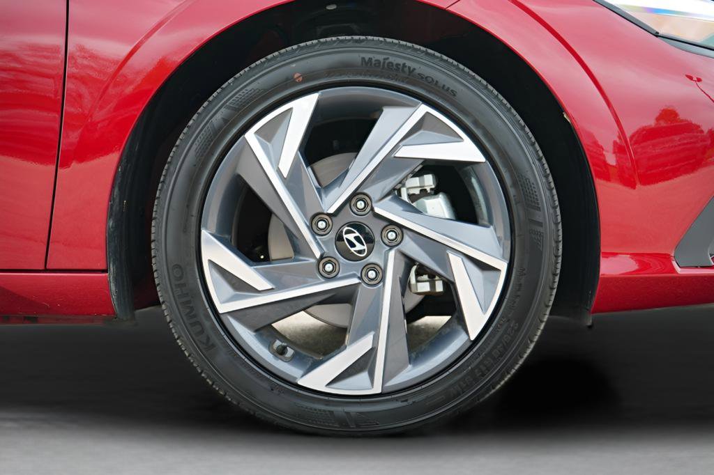 Certified 2025 Hyundai Elantra Sport FWD image 9