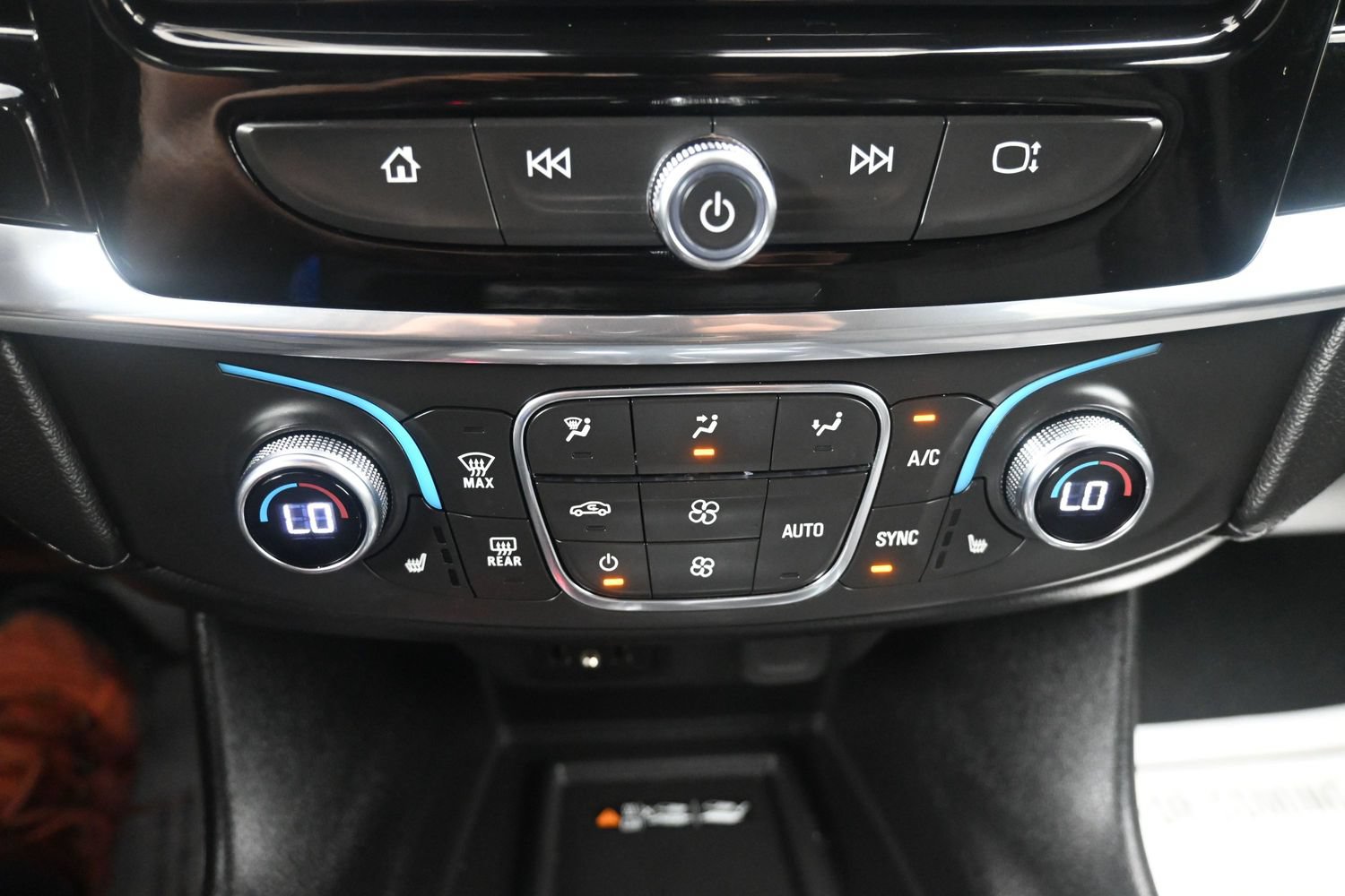 Used 2023 Chevrolet Traverse LT w/ LPO, Floor Liner Package AWD/4WD image 31