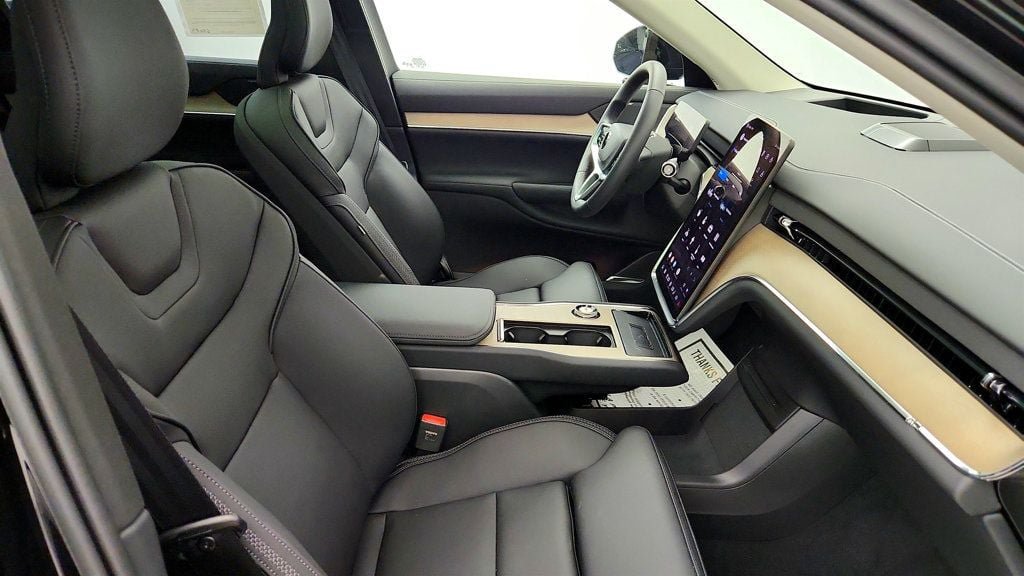 Used 2025 Volvo EX90 Ultra w/ Protection Package Premier AWD/4WD image 23