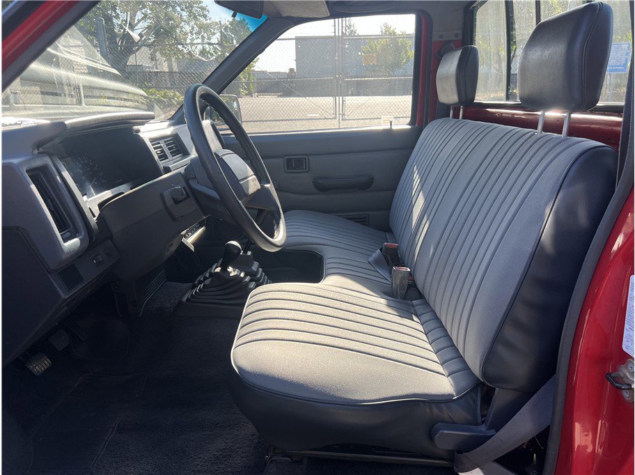 Used 1993 Nissan Pickup 4x4 Regular Cab image 14