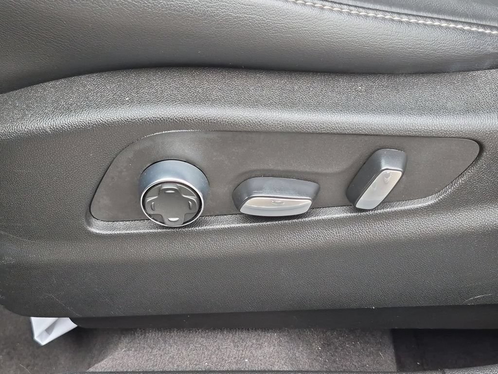 Used 2024 Cadillac XT4 Premium Luxury FWD image 35