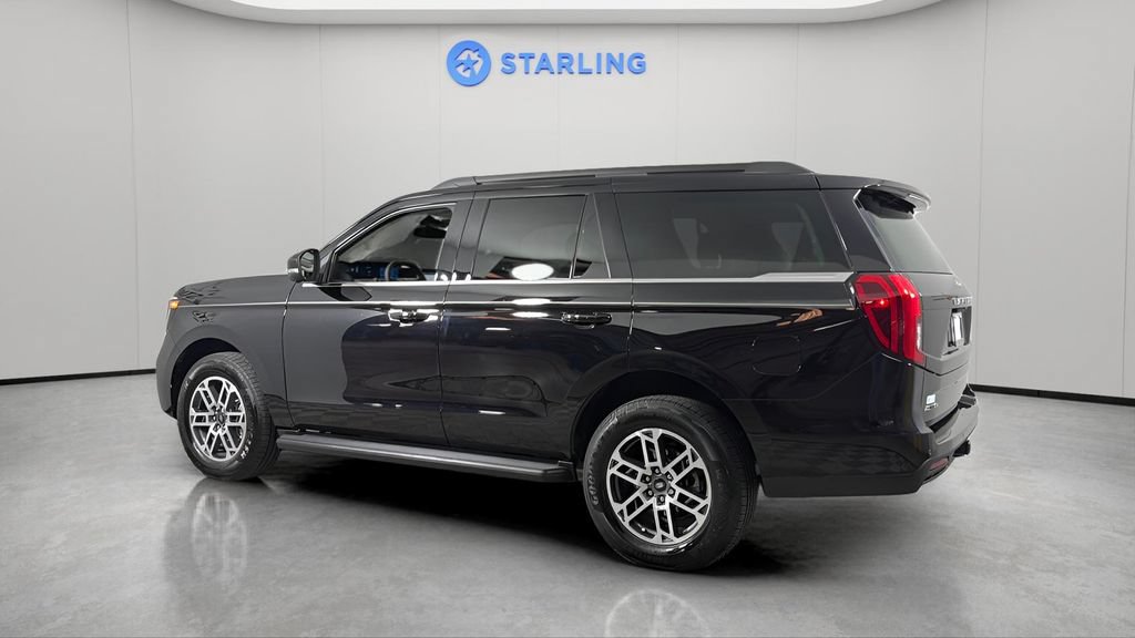 Used 2026 Ford Expedition Active RWD image 4