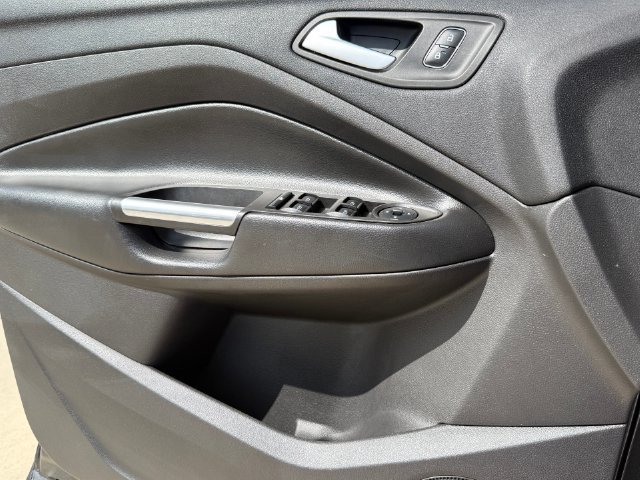 Used 2018 Ford Escape SE FWD image 21