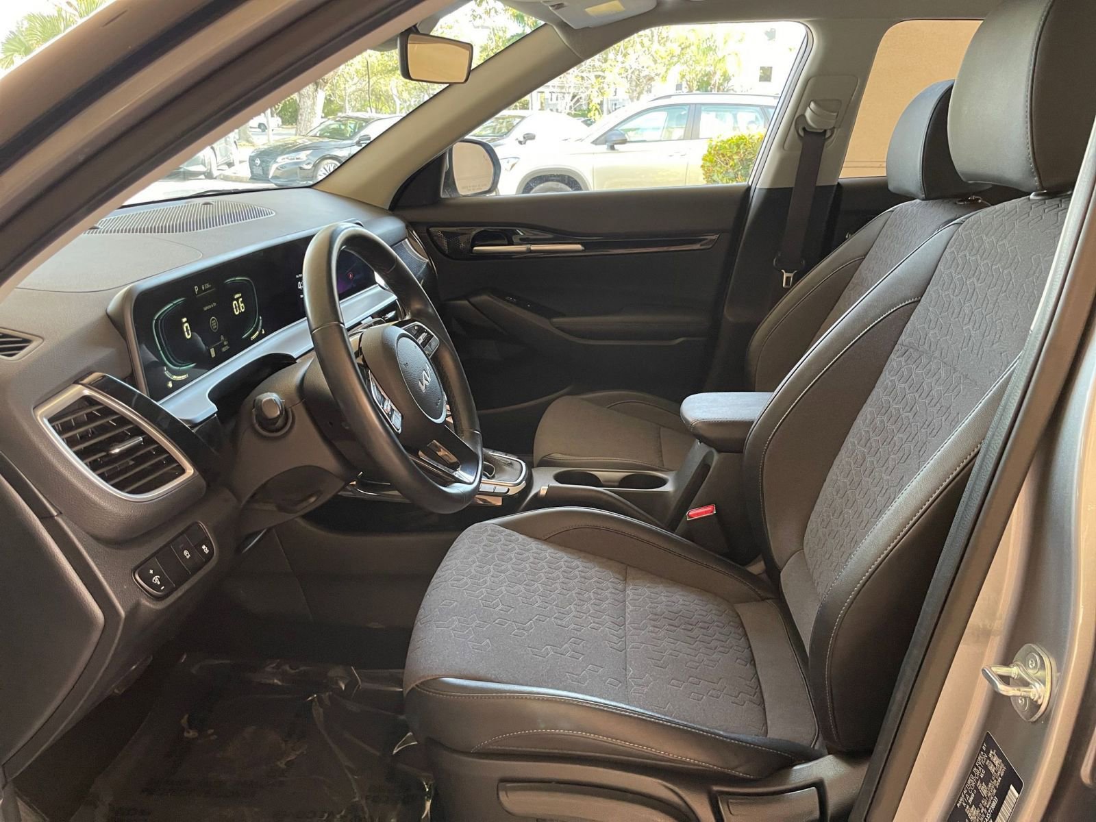 Used 2025 Kia Seltos S FWD image 23
