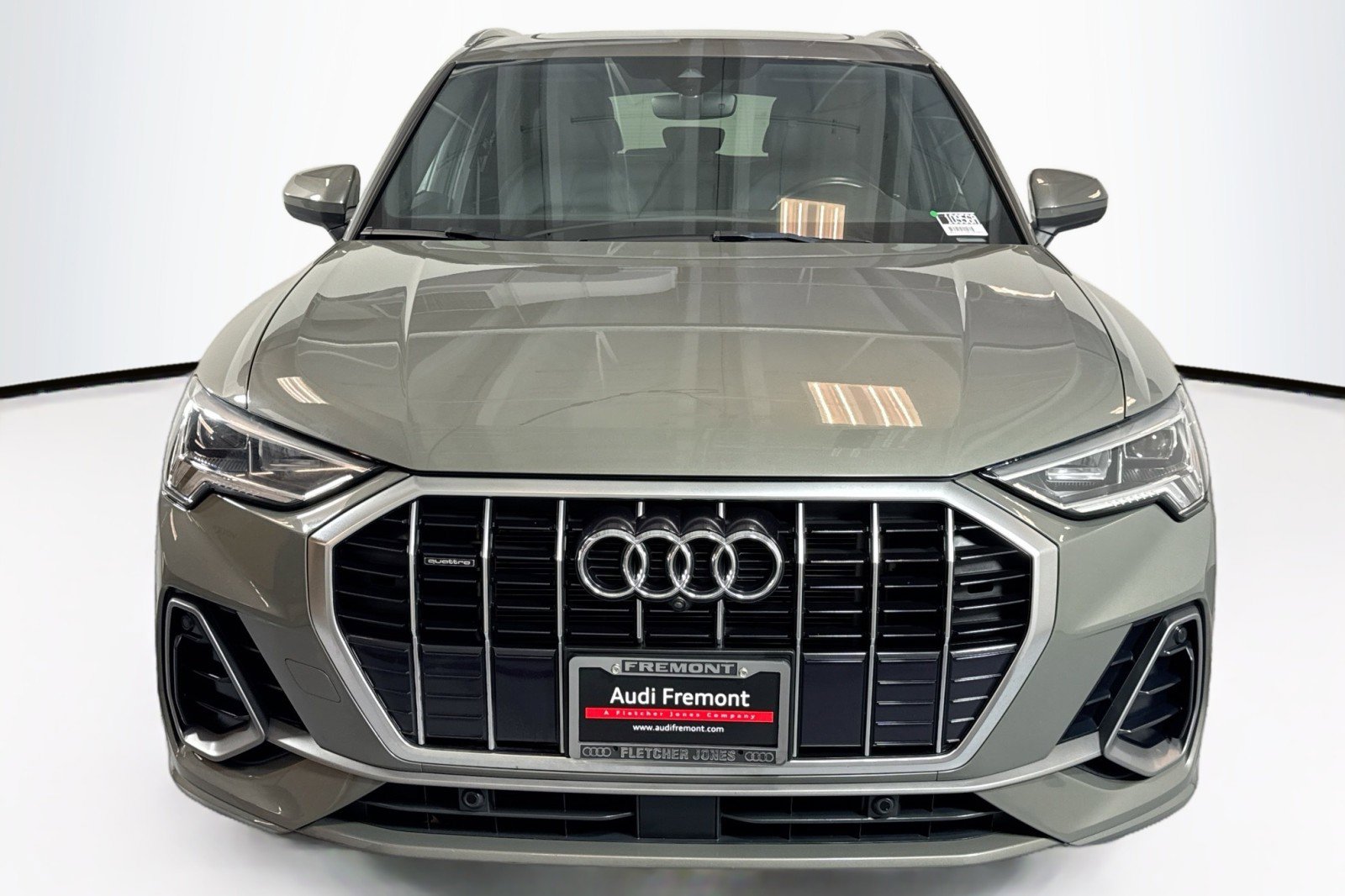 Used 2023 Audi Q3 2.0T Premium Plus w/ Premium Plus Package image 2